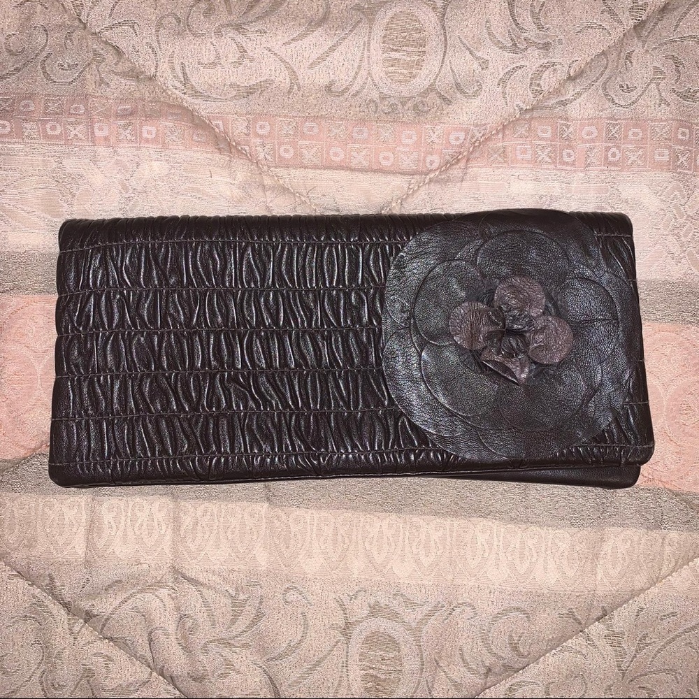 Brown flat envelope clutch with flower